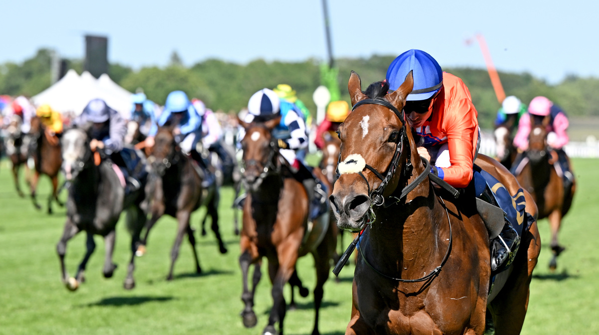 Green Carrera racing in Chivalry’s orange and navy at Royal Ascot